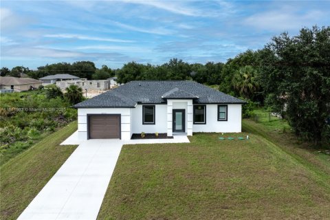 Casa en venta en Lehigh Acres, Florida, 3 dormitorios, 106.28 m2 № 2018553 - foto 3