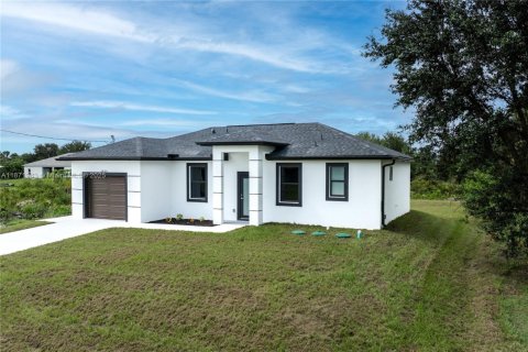 Casa en venta en Lehigh Acres, Florida, 3 dormitorios, 106.28 m2 № 2018553 - foto 2