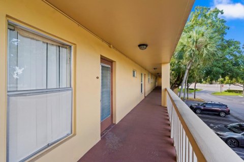 Condo in Tamarac, Florida, 1 bedroom  № 2154542 - photo 20