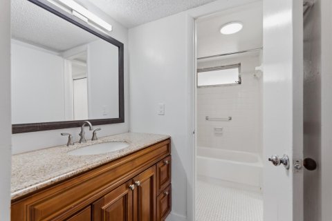 Condo in Tamarac, Florida, 1 bedroom  № 2154542 - photo 8
