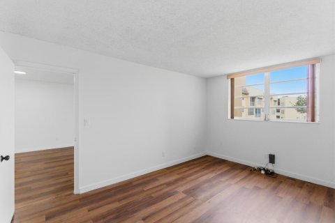 Condo in Tamarac, Florida, 1 bedroom  № 2154542 - photo 15