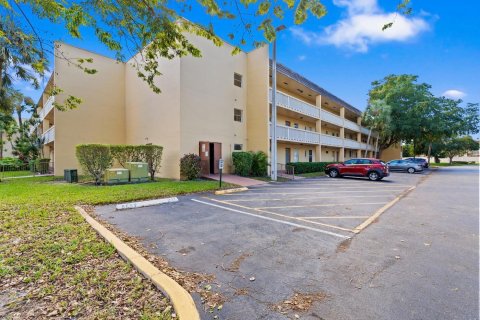 Condo in Tamarac, Florida, 1 bedroom  № 2154542 - photo 30