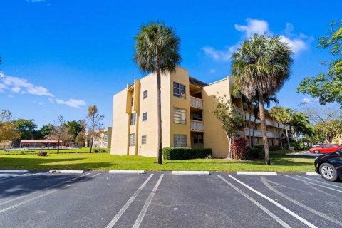 Condo in Tamarac, Florida, 1 bedroom  № 2154542 - photo 21