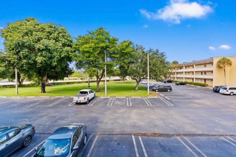 Condo in Tamarac, Florida, 1 bedroom  № 2154542 - photo 18