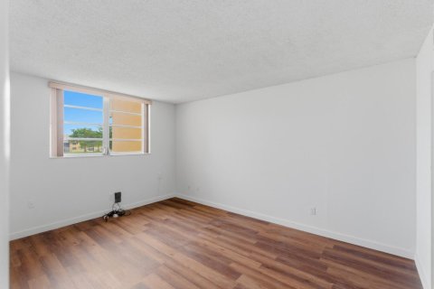 Condo in Tamarac, Florida, 1 bedroom  № 2154542 - photo 12