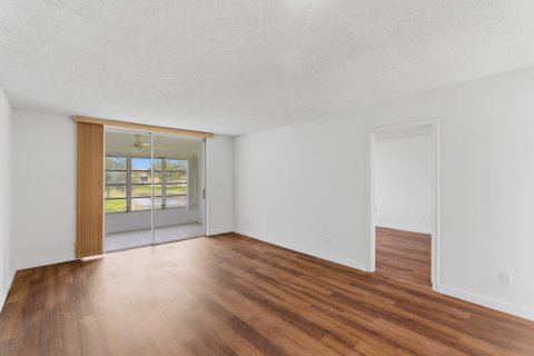 Condo in Tamarac, Florida, 1 bedroom  № 2154542 - photo 14