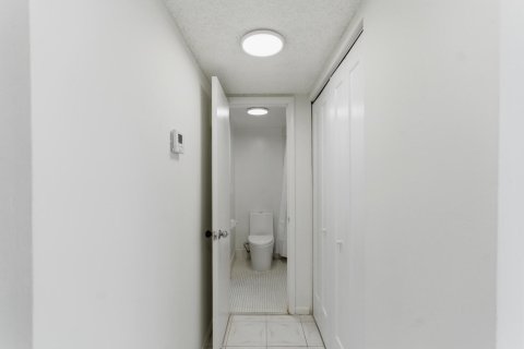 Condo in Tamarac, Florida, 1 bedroom  № 2154542 - photo 10