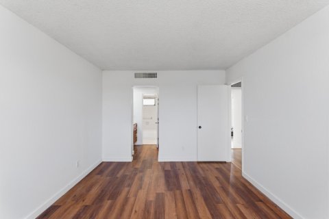 Condo in Tamarac, Florida, 1 bedroom  № 2154542 - photo 13