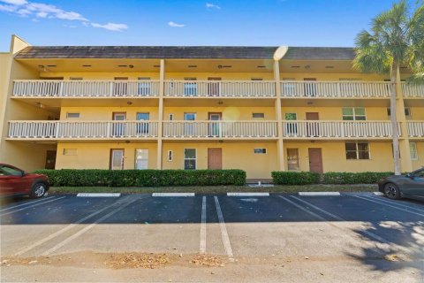 Condo in Tamarac, Florida, 1 bedroom  № 2154542