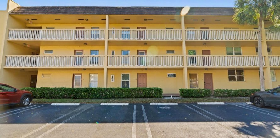 Condo in Tamarac, Florida, 1 bedroom  № 2154542
