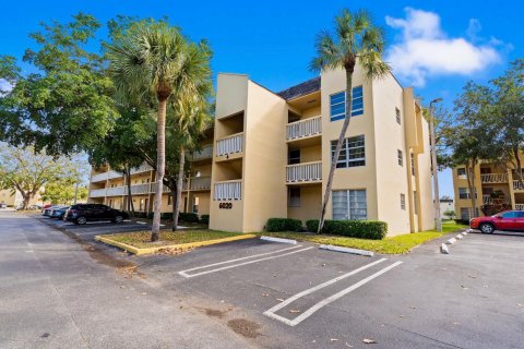 Condo in Tamarac, Florida, 1 bedroom  № 2154542 - photo 29