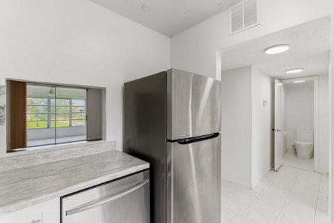 Condo in Tamarac, Florida, 1 bedroom  № 2154542 - photo 3