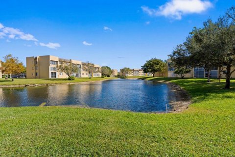 Condo in Tamarac, Florida, 1 bedroom  № 2154542 - photo 23