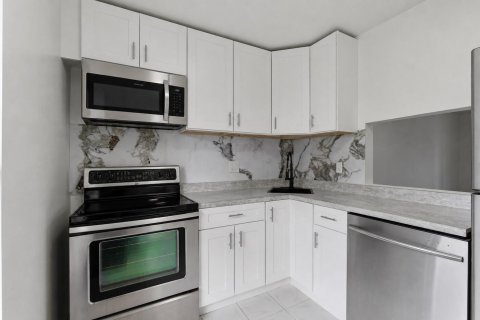 Condo in Tamarac, Florida, 1 bedroom  № 2154542 - photo 4