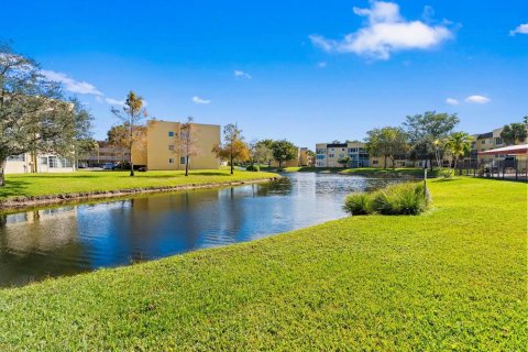 Condo in Tamarac, Florida, 1 bedroom  № 2154542 - photo 26