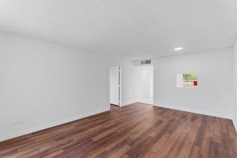 Condo in Tamarac, Florida, 1 bedroom  № 2154542 - photo 6