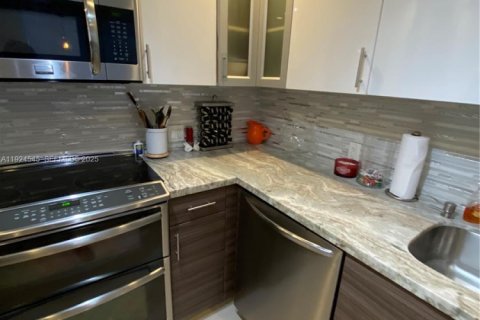 Condominio en alquiler en Hollywood, Florida, 2 dormitorios, 116.5 m2 № 1982924 - foto 16