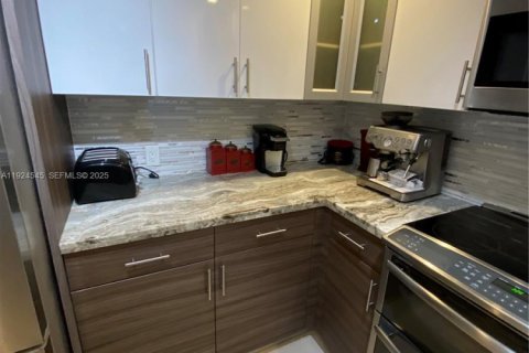 Condominio en alquiler en Hollywood, Florida, 2 dormitorios, 116.5 m2 № 1982924 - foto 14