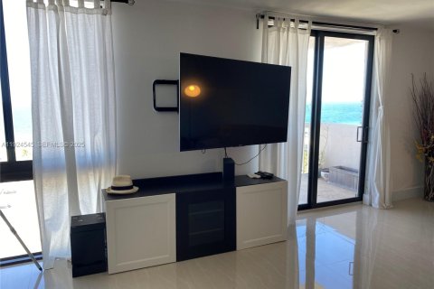 Condominio en alquiler en Hollywood, Florida, 2 dormitorios, 116.5 m2 № 1982924 - foto 28