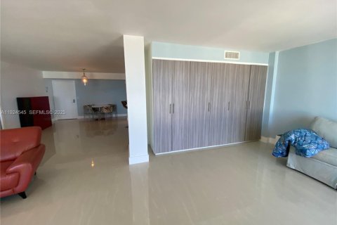 Condominio en alquiler en Hollywood, Florida, 2 dormitorios, 116.5 m2 № 1982924 - foto 25