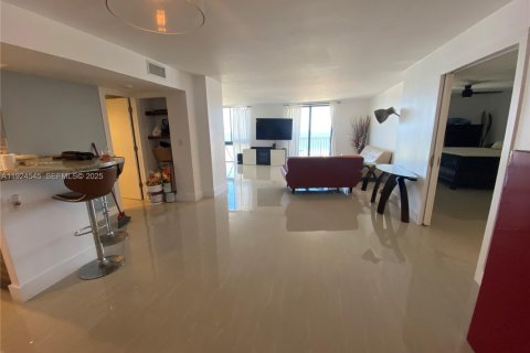 Condominio en alquiler en Hollywood, Florida, 2 dormitorios, 116.5 m2 № 1982924 - foto 2