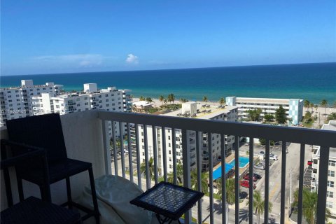 Condominio en Hollywood, Florida, 2 dormitorios  № 1982924