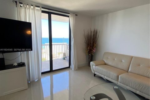 Condominio en alquiler en Hollywood, Florida, 2 dormitorios, 116.5 m2 № 1982924 - foto 23
