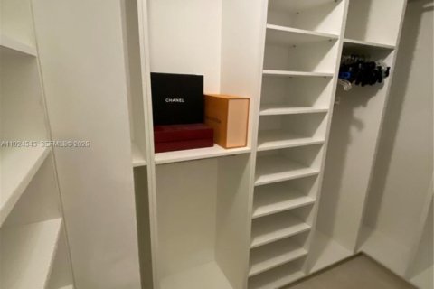 Condominio en alquiler en Hollywood, Florida, 2 dormitorios, 116.5 m2 № 1982924 - foto 11