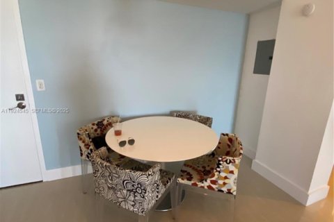 Condominio en alquiler en Hollywood, Florida, 2 dormitorios, 116.5 m2 № 1982924 - foto 12