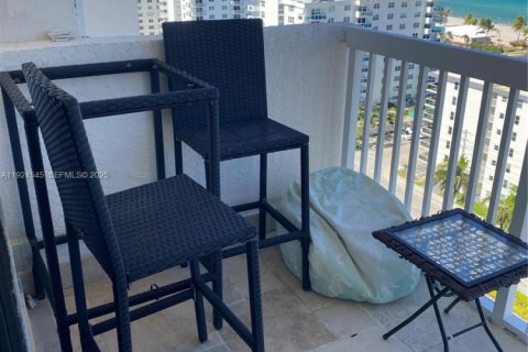 Condominio en alquiler en Hollywood, Florida, 2 dormitorios, 116.5 m2 № 1982924 - foto 29