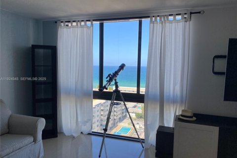 Condominio en alquiler en Hollywood, Florida, 2 dormitorios, 116.5 m2 № 1982924 - foto 27