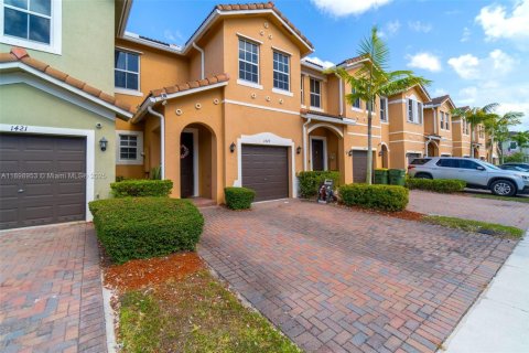Снять в аренду таунхаус в Хомстед, Флорида 3 спальни, 160.81м2, № 1951013 - фото 3