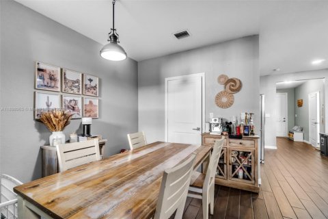 Снять в аренду таунхаус в Хомстед, Флорида 3 спальни, 160.81м2, № 1951013 - фото 11