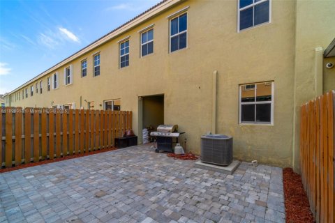 Снять в аренду таунхаус в Хомстед, Флорида 3 спальни, 160.81м2, № 1951013 - фото 28