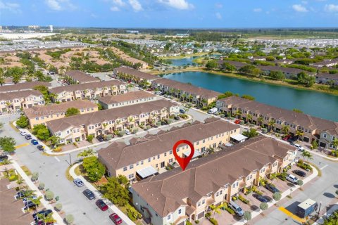 Снять в аренду таунхаус в Хомстед, Флорида 3 спальни, 160.81м2, № 1951013 - фото 5