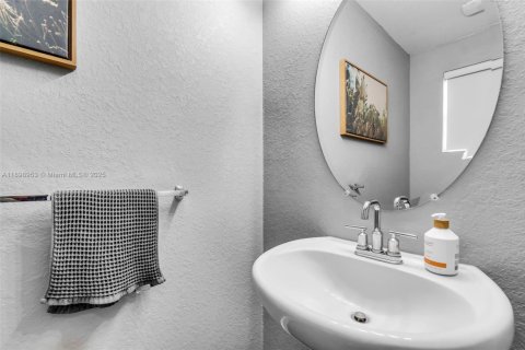 Снять в аренду таунхаус в Хомстед, Флорида 3 спальни, 160.81м2, № 1951013 - фото 25