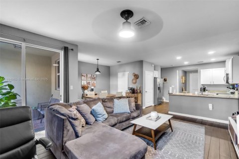 Снять в аренду таунхаус в Хомстед, Флорида 3 спальни, 160.81м2, № 1951013 - фото 13