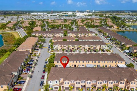 Снять в аренду таунхаус в Хомстед, Флорида 3 спальни, 160.81м2, № 1951013 - фото 4