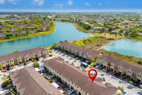 Снять в аренду таунхаус в Хомстед, Флорида 3 спальни, 160.81м2, № 1951013 - фото 6