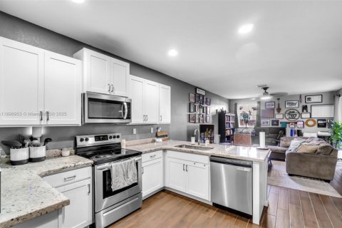 Снять в аренду таунхаус в Хомстед, Флорида 3 спальни, 160.81м2, № 1951013 - фото 9