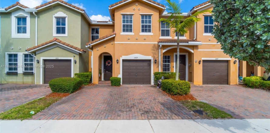 Таунхаус в Хомстед, Флорида 3 спальни, 160.81м2 № 1951013