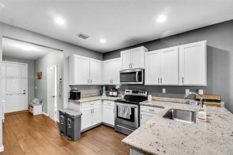 Снять в аренду таунхаус в Хомстед, Флорида 3 спальни, 160.81м2, № 1951013 - фото 8