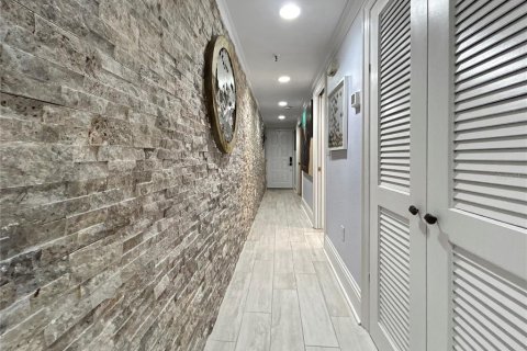 Купить кондоминиум в Индиан-Шорс, Флорида 3 комнаты, 161.65м2, № 1775055 - фото 2