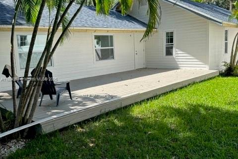 House in Fort Lauderdale, Florida 4 bedrooms № 1872175 - photo 1