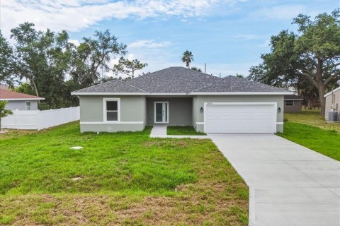House in Punta Gorda, Florida 4 bedrooms, 176.98 sq.m. № 2114607