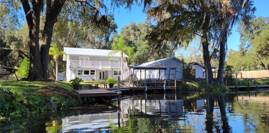 House in Inglis, Florida 4 bedrooms, 200.11 sq.m. № 1767071