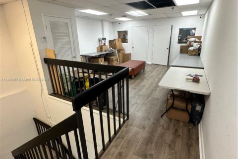 Commercial property in Miami, Florida № 1938324 - photo 3