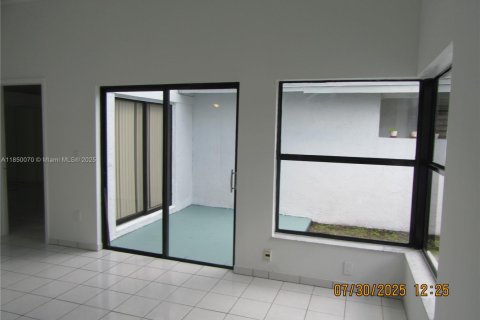 Adosado en venta en Miami, Florida, 2 dormitorios, 78.04 m2 № 1857037 - foto 21