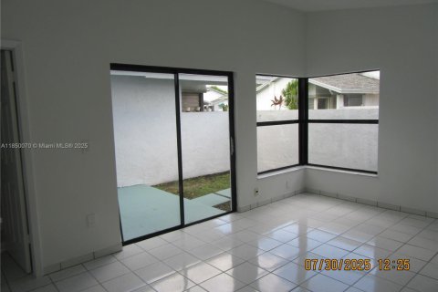 Adosado en venta en Miami, Florida, 2 dormitorios, 78.04 m2 № 1857037 - foto 22