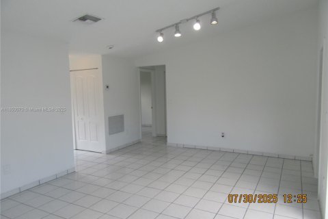 Adosado en venta en Miami, Florida, 2 dormitorios, 78.04 m2 № 1857037 - foto 19